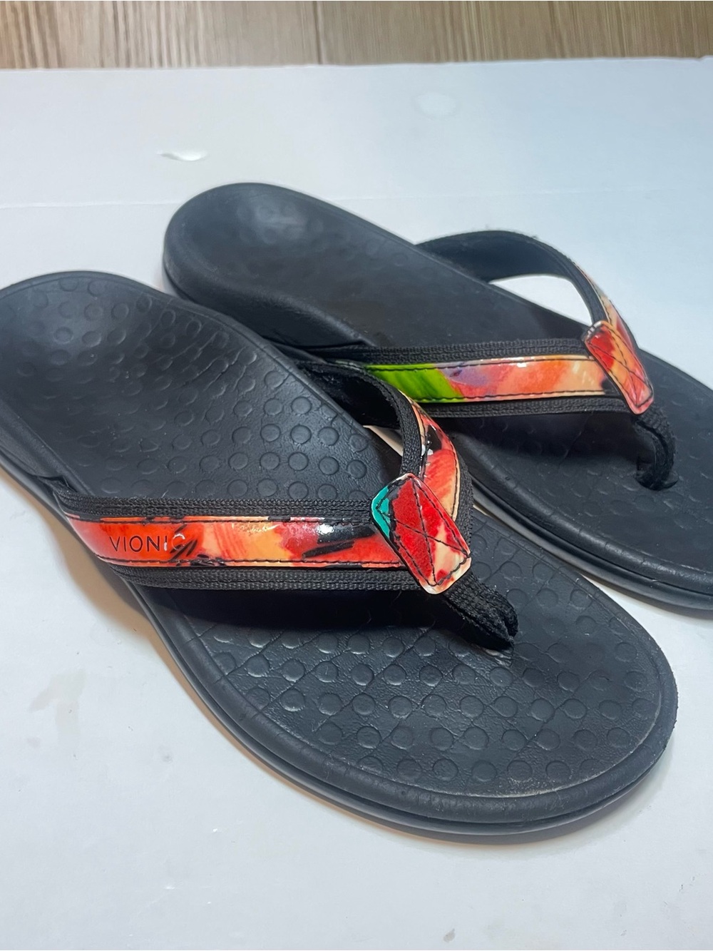 Vionic Womens Size 8 Orthotic Flip Flops Floral Abstract Thong Sandals